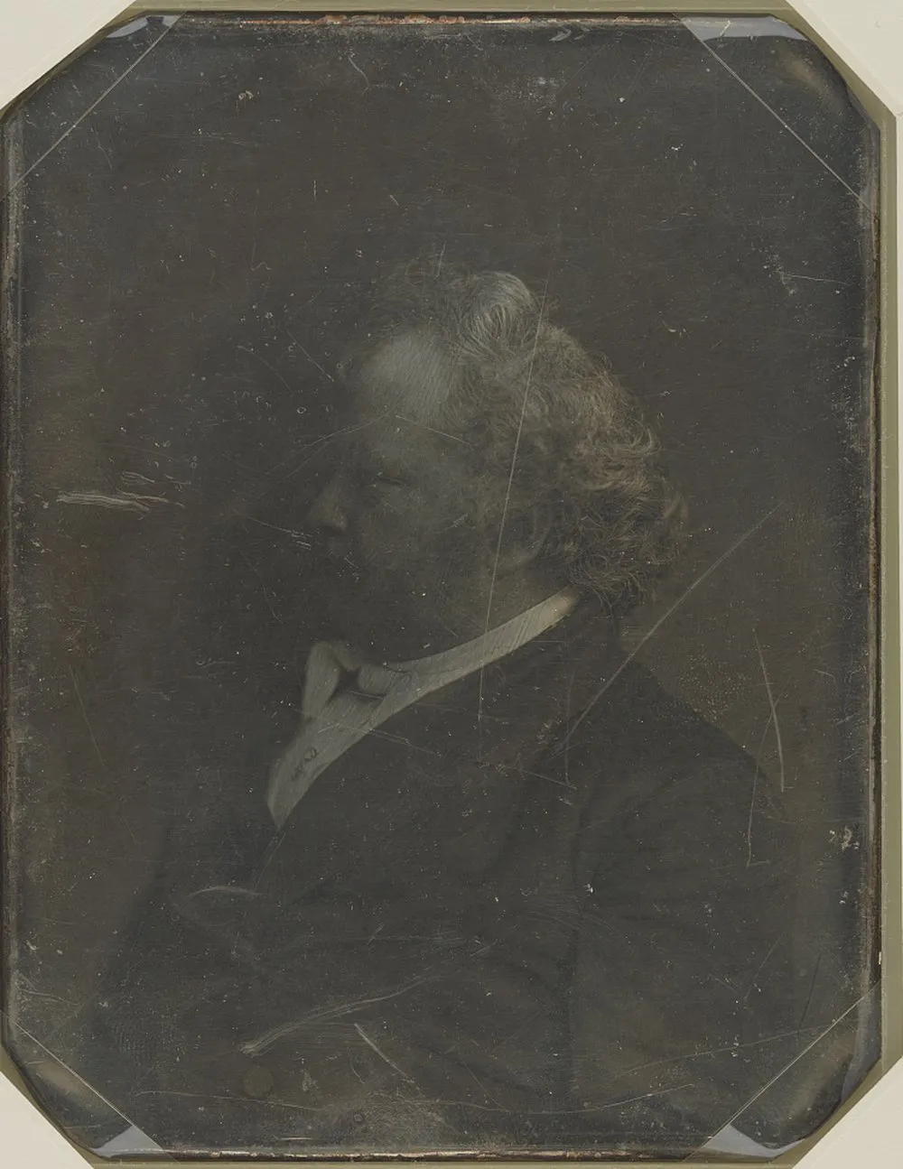 Fading and darkening: the damaged photograph before restoration